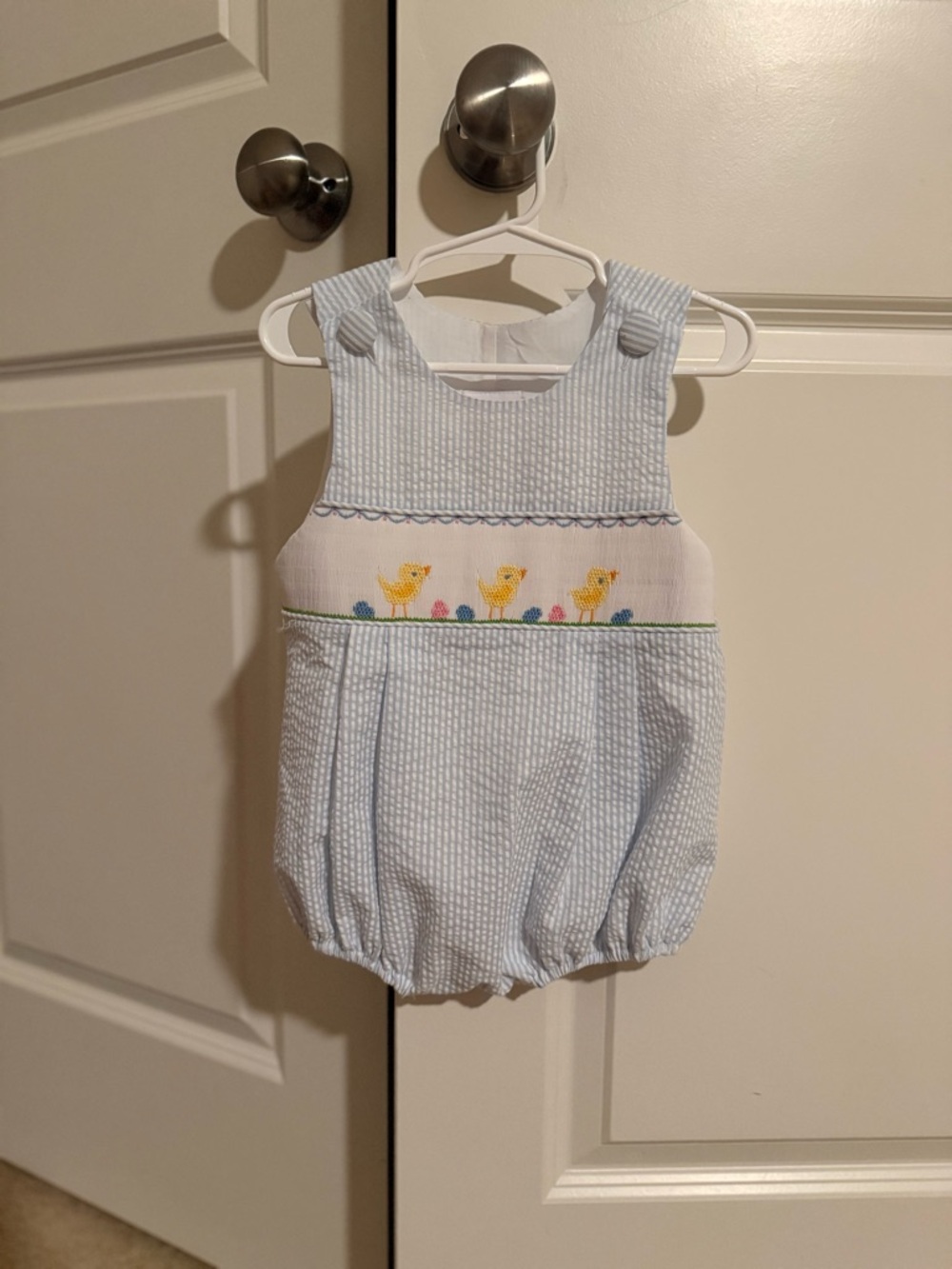 Stitchy Fish Blue & White Easter bubble with chicks
